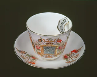 Schnurrbarttasse zur Erinnerung an Victorias Diamantenes Jubiläum, 1897